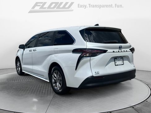 Used 2025 Toyota Sienna XLE FWD image 6