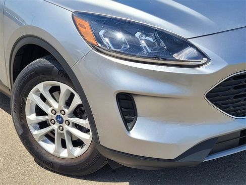 Used 2022 Ford Escape SE image 9
