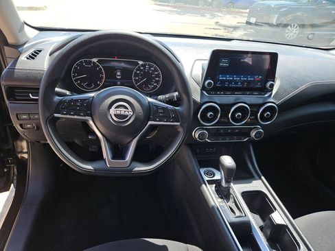 Used 2025 Nissan Sentra SV FWD image 17