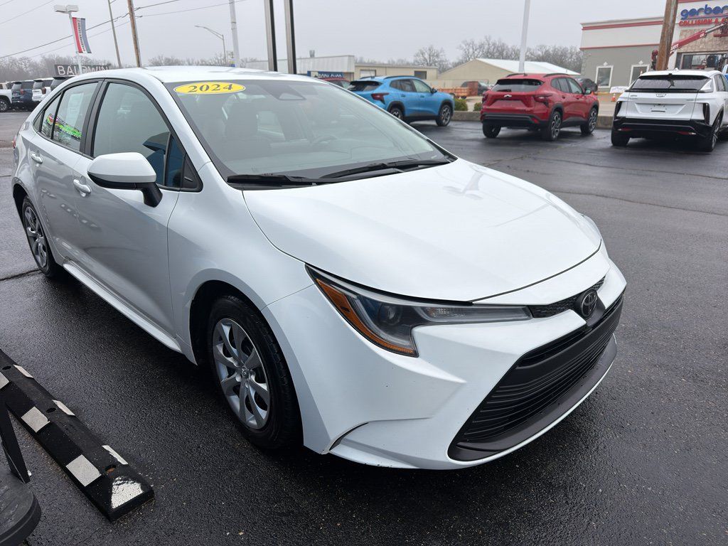 Used 2024 Toyota Corolla LE FWD image 3