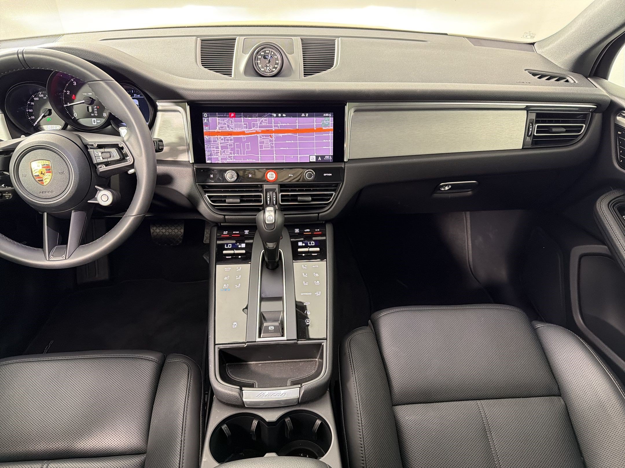 Certified 2026 Porsche Macan AWD/4WD image 28