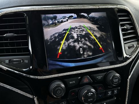 Used 2021 Jeep Grand Cherokee Limited w/ Luxury Group II RWD image 18
