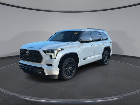 Used 2023 Toyota Sequoia Platinum AWD/4WD image 4