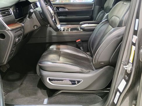 Used 2023 Jeep Grand Wagoneer Series II AWD/4WD image 11