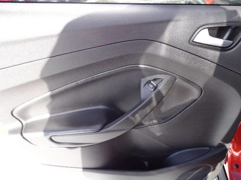 Used 2019 Ford Escape SE image 31