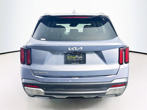 Used 2024 Kia Sorento S image 7