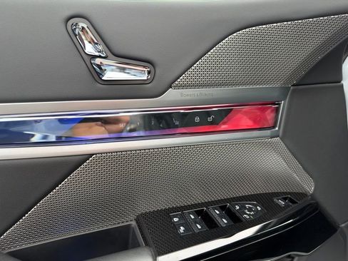 Used 2023 BMW 760i xDrive w/ Executive Package image 13