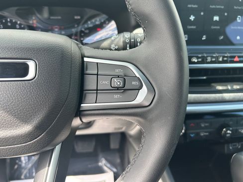 Used 2024 Jeep Compass Latitude AWD/4WD image 14