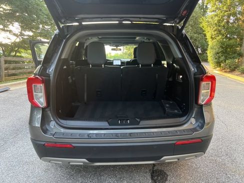 Used 2022 Ford Explorer XLT w/ Equipment Group 202A AWD/4WD image 19