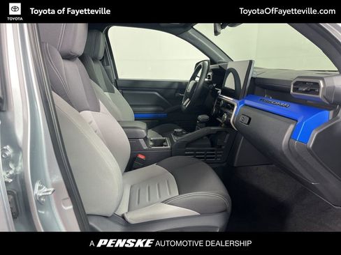Certified 2025 Toyota Tacoma TRD Off-Road AWD/4WD image 7
