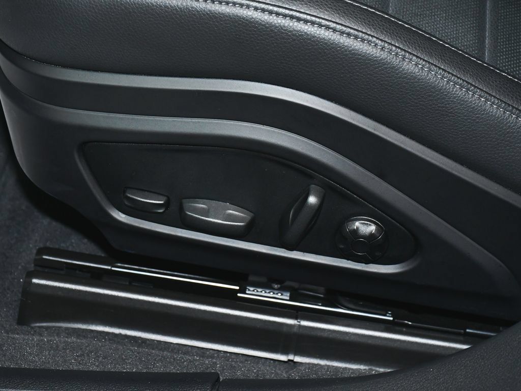 Used 2025 Porsche Panamera 4 E-Hybrid AWD/4WD image 50