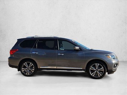 Used 2017 Nissan Pathfinder Platinum FWD image 4