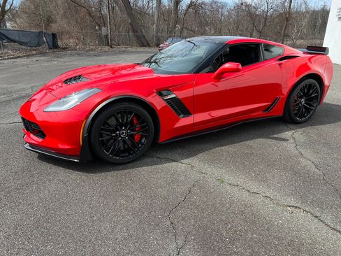 Used 2015 Chevrolet Corvette Z06 w/ 3LZ Preferred Equipment Group image 8