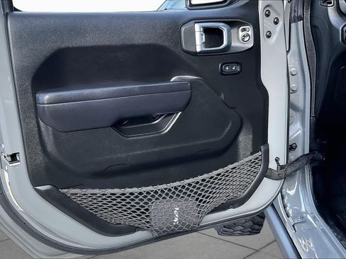 Used 2022 Jeep Wrangler Sport AWD/4WD image 17