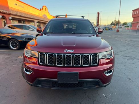 Used 2019 Jeep Grand Cherokee Laredo image 3