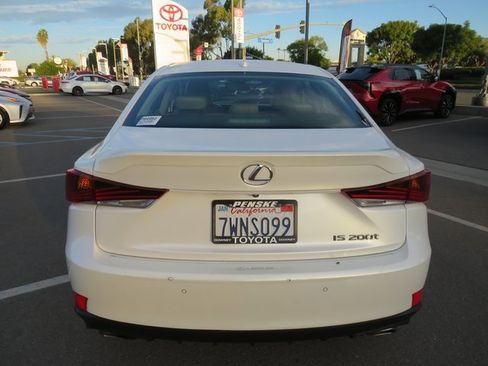 Used 2017 Lexus IS 200t image 9