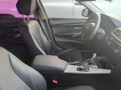 Used 2016 BMW 320i Sedan RWD image 9