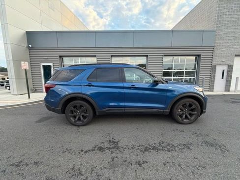 Used 2023 Ford Explorer ST-Line AWD/4WD image 3