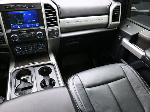 Used 2020 Ford F250 Lariat w/ Lariat Ultimate Package AWD/4WD image 38