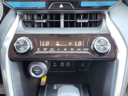 Certified 2024 Toyota Venza LE AWD/4WD image 18