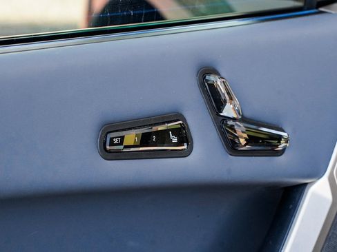 Used 2023 BMW iX M60 w/ Executive Package image 9