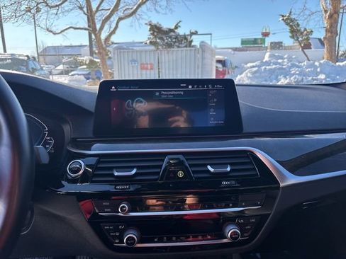 Used 2020 BMW 530e w/ Convenience Package image 20