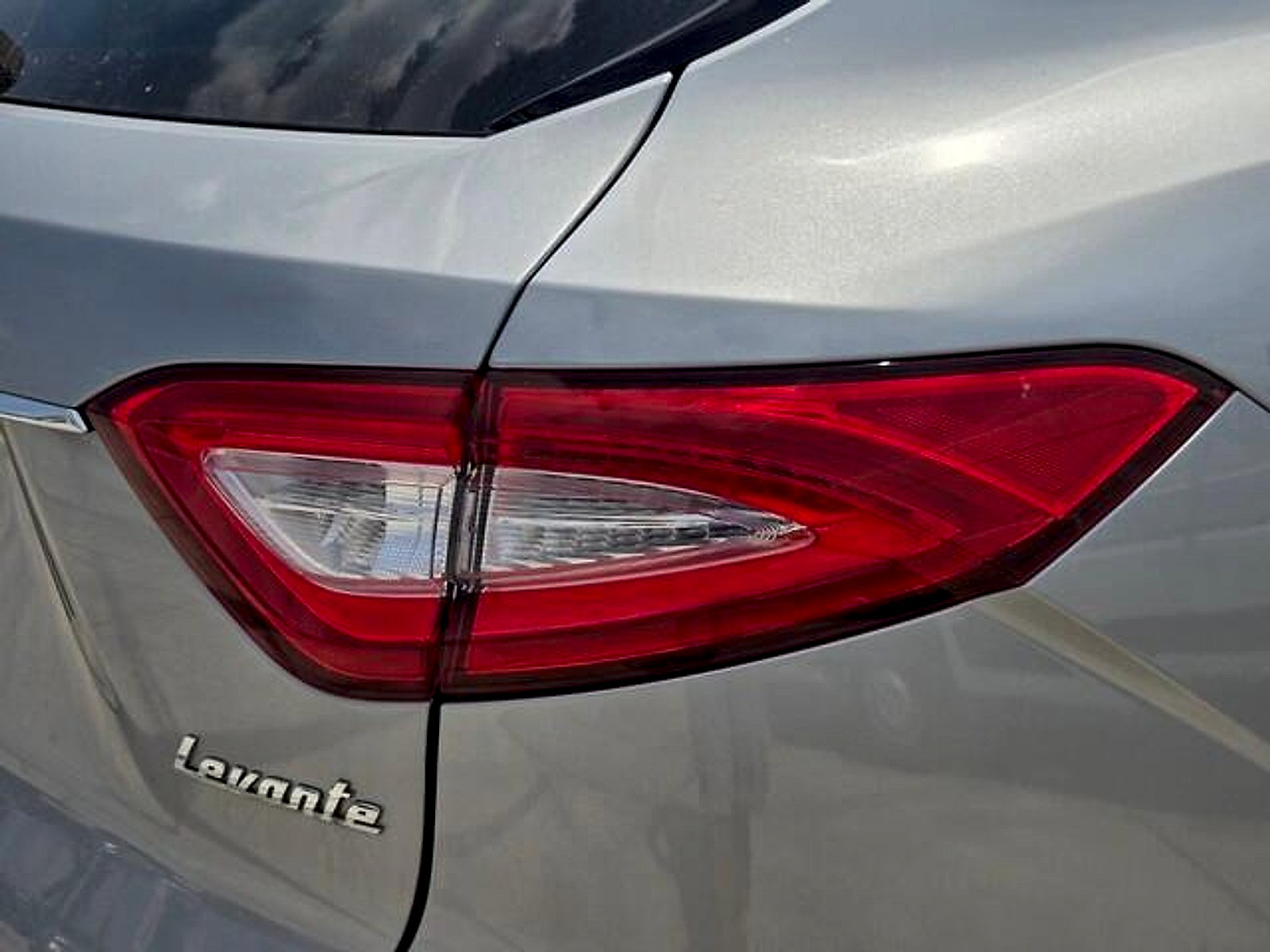 Used 2017 Maserati Levante S AWD/4WD image 9
