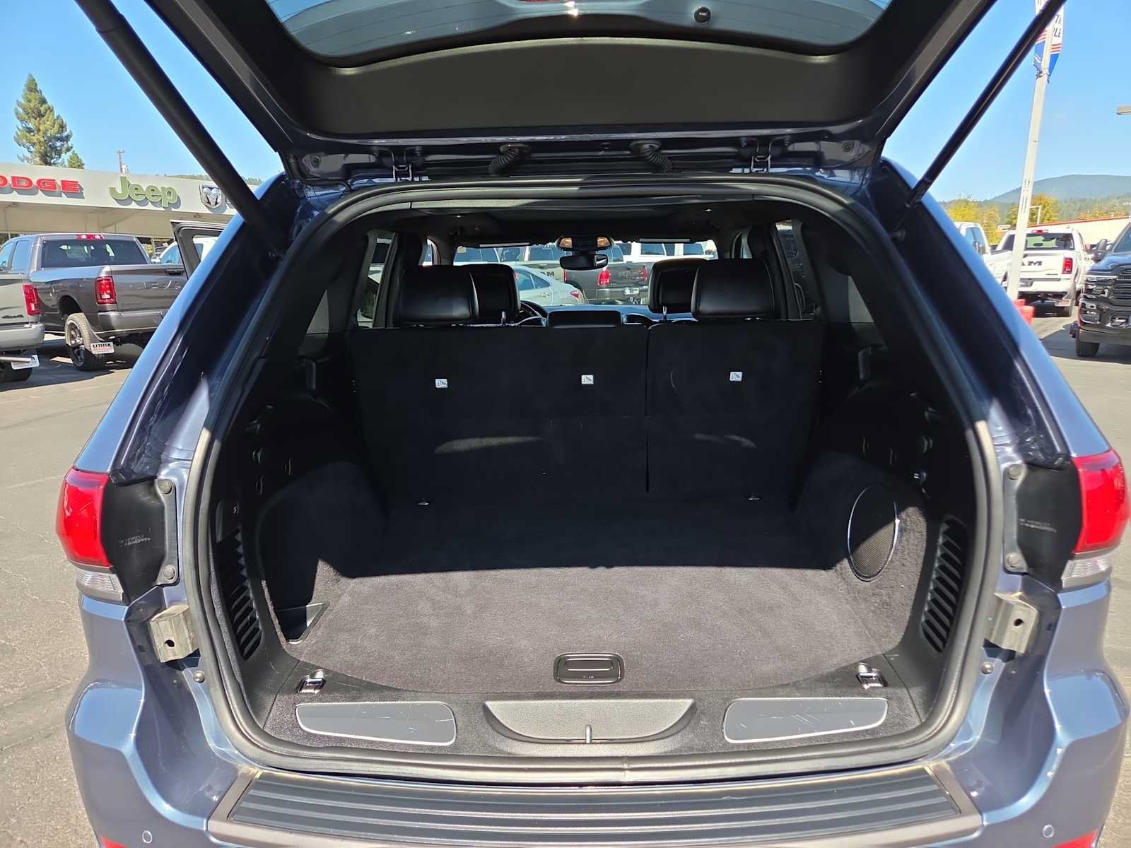 Used 2019 Jeep Grand Cherokee Trailhawk w/ Trailhawk Luxury Group AWD/4WD image 27