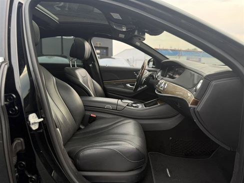 Used 2017 Mercedes-Benz S 550 Sedan image 18