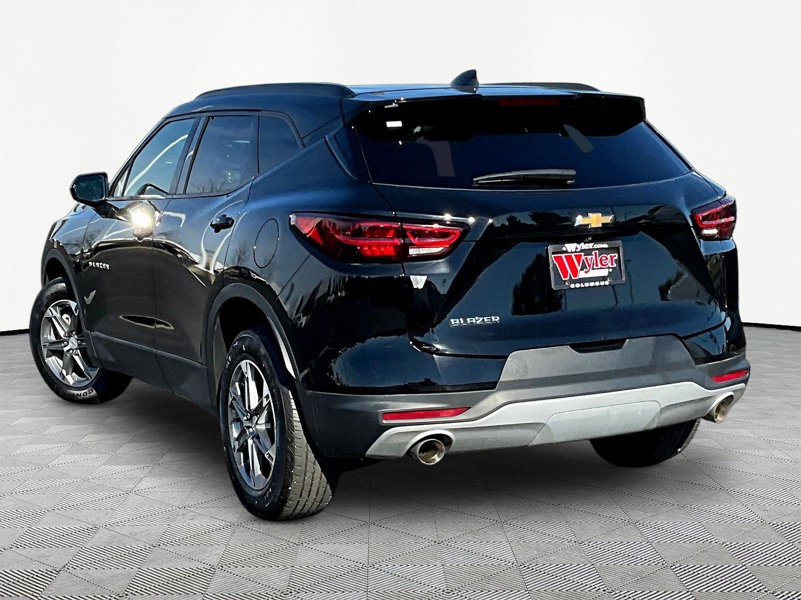Used 2024 Chevrolet Blazer LT w/ Convenience Package FWD image 4