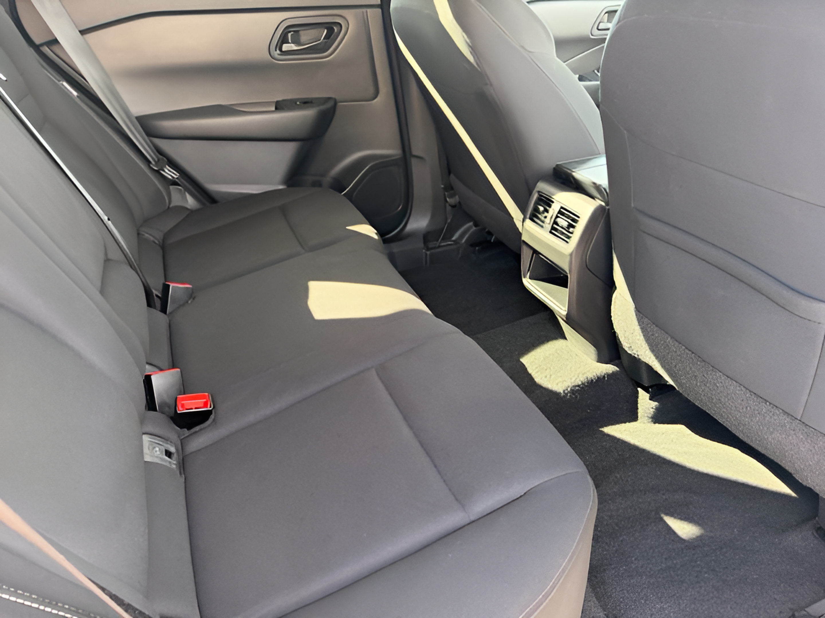 Used 2024 Nissan Rogue S AWD/4WD image 27