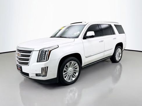 Used 2020 Cadillac Escalade Platinum image 3