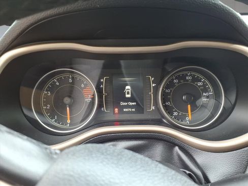 Used 2016 Jeep Cherokee Latitude image 10