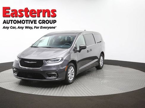 Used 2023 Chrysler Pacifica Touring-L FWD image 56