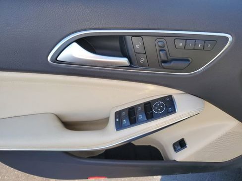 Used 2015 Mercedes-Benz GLA 250 4MATIC image 19