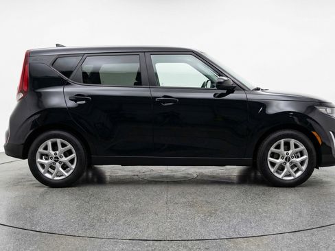 Used 2025 Kia Soul LX w/ LX Technology Package FWD image 11