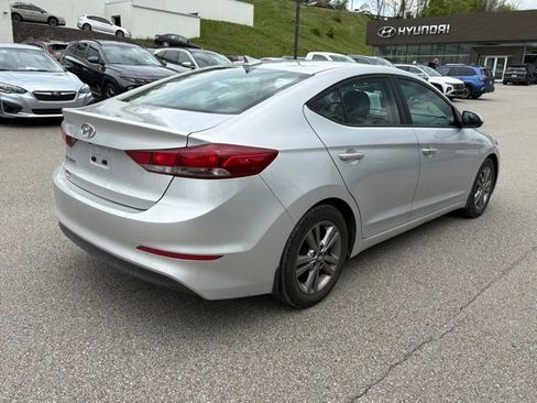 Used 2017 Hyundai Elantra SE w/ SE A/T Tech Package 03 FWD image 5