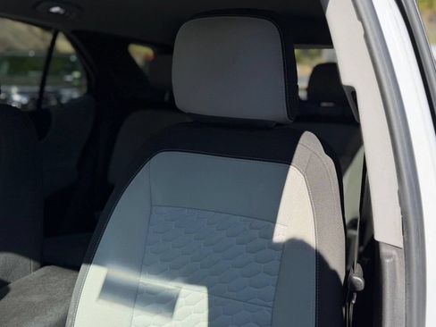 Used 2020 Chevrolet Equinox LS w/ LS Convenience Package AWD/4WD image 10