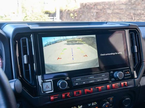 Used 2025 Nissan Frontier Pro-X image 23