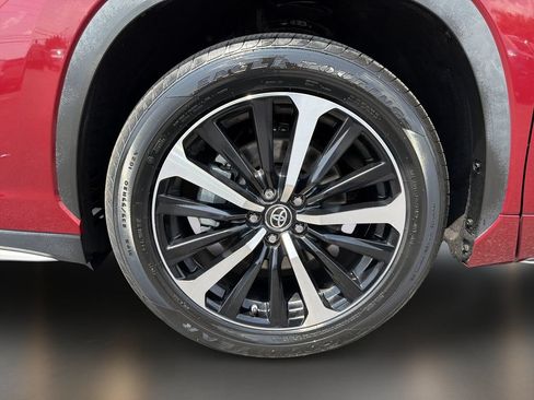 Used 2022 Toyota Highlander XSE AWD/4WD image 10