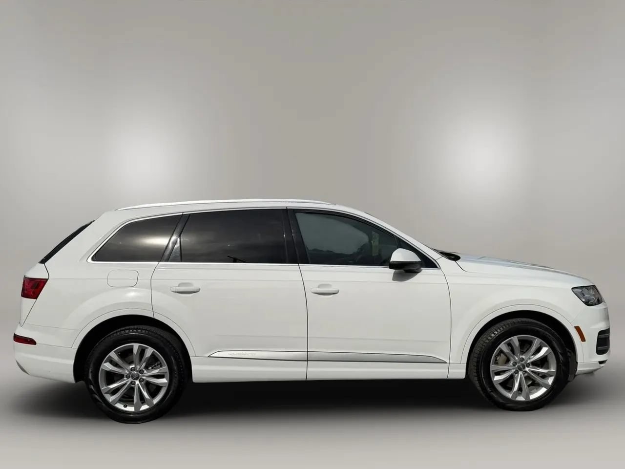 Used 2017 Audi Q7 3.0T Premium Plus w/ Premium Plus Package AWD/4WD image 9