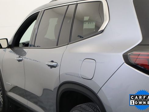 Used 2025 GMC Acadia Elevation image 9