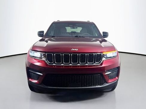 Used 2025 Jeep Grand Cherokee Laredo X w/ Luxury Tech Group I RWD image 2