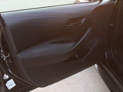 Used 2022 Toyota Corolla LE FWD image 19