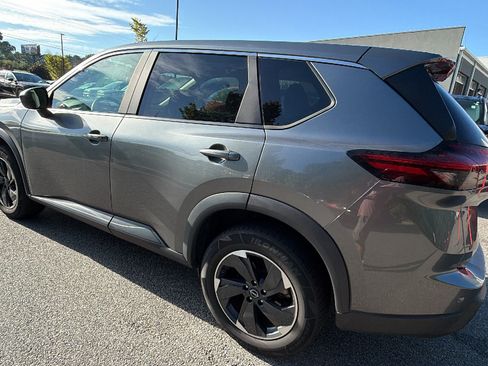 Used 2024 Nissan Rogue SV AWD/4WD image 10