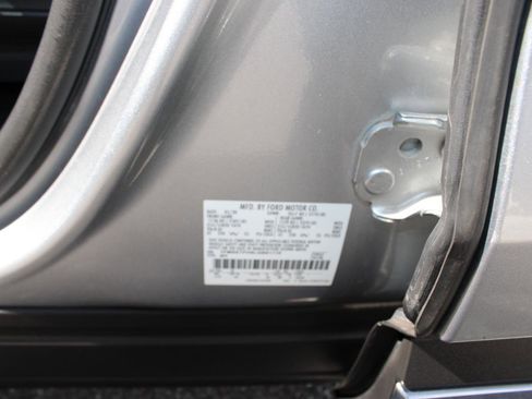 Used 2020 Ford Explorer Limited RWD image 12