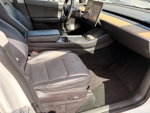 Used 2022 Tesla Model Y Long Range AWD/4WD image 6