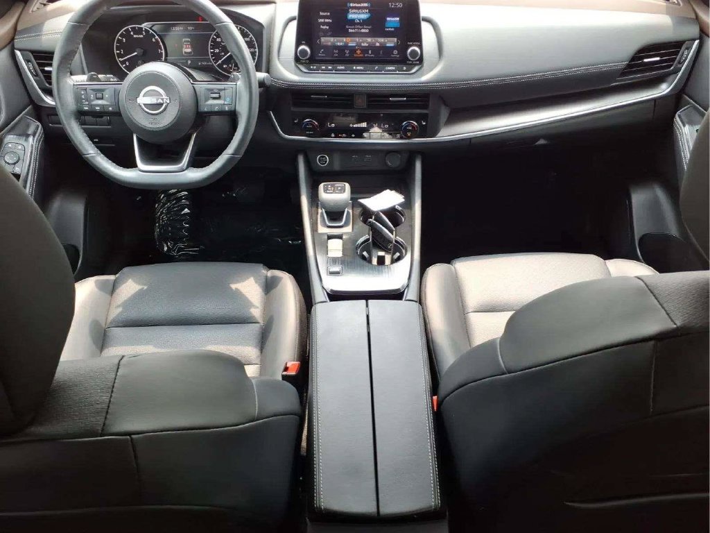 Used 2023 Nissan Rogue SV w/ SV Premium B Package FWD image 11