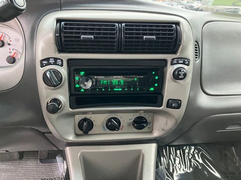 Used 2002 Ford Explorer Sport Trac 4x4 image 23