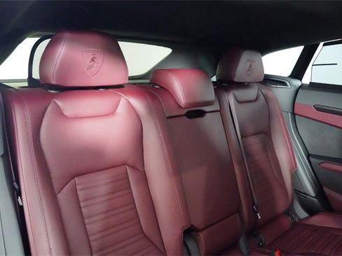 Used 2025 Lamborghini Urus SE image 37